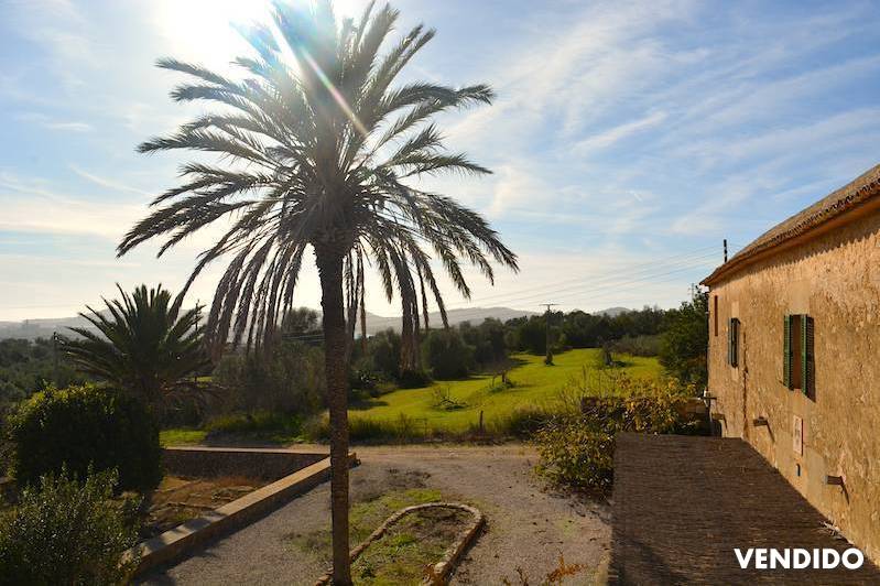 ¡Proyecto a la vista! Finca mallorquina con gran terreno y vistas panorámicas