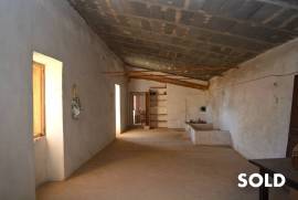 Project in sight! Mallorcan finca with large land and panoramic views