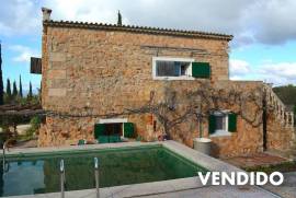 Rústica casa de campo de piedra natural en Algaida