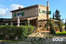 Rustic country house of natural stone in Algaida