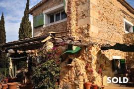 Rustic country house of natural stone in Algaida