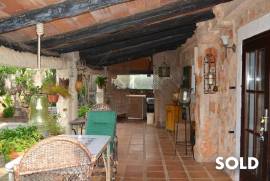 Rustic country house of natural stone in Algaida