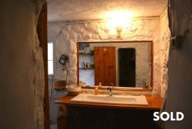 Rustic country house of natural stone in Algaida