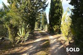 Rustic country house of natural stone in Algaida