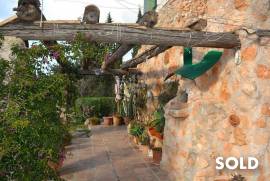 Rustic country house of natural stone in Algaida