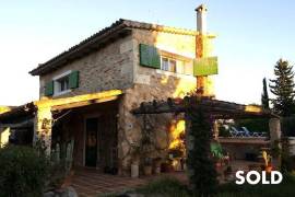 Rustic country house of natural stone in Algaida