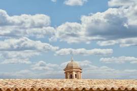 ¡Se está construyendo el hotel de 4 estrellas más pequeño del mundo! ¡Se está construyendo el hotel de 4 estrellas más pequeño del mundo!