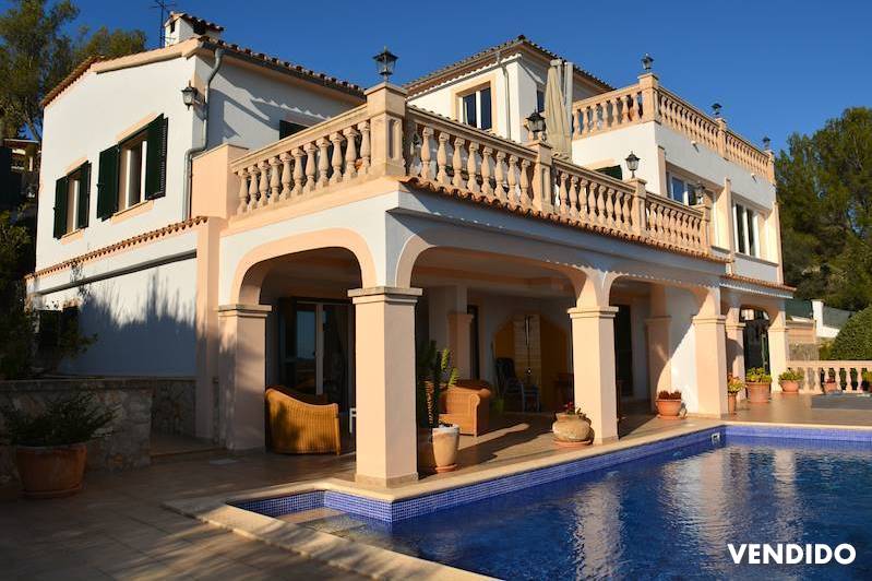 Majestuosa villa con vistas panorámicas de ensueño