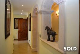Majestic villa with dreamlike panoramic views