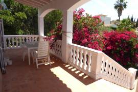 Espaciosa villa con piscina y vistas a zonas verdes