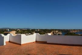 Renovierungsbedürftiges Chalet mit Pool in Cala Llombards