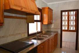 Chalet con piscina a renovar en Cala Llombards