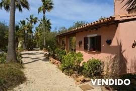 Idílica casa de campo con piscina y apartamento de invitados
