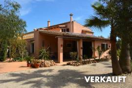 Idyllische Finca mit Pool und Gästeapartment