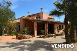 Idílica casa de campo con piscina y apartamento de invitados