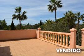 Idílica casa de campo con piscina y apartamento de invitados