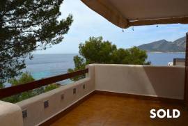 Flat with sea view terrace and access to the bathing bay