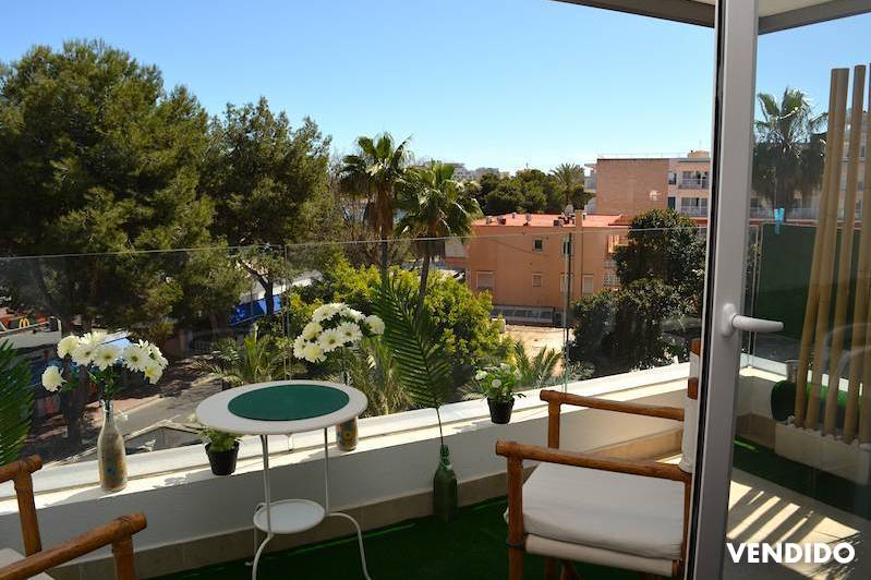 Apartamento reformado con exquisito gusto frente a las playas de Palmanova