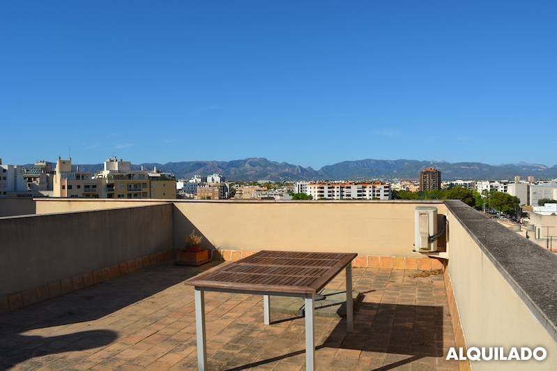 Ático amueblado con terraza privada