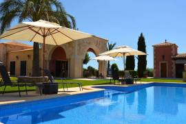 Espectacular casa de campo autosuficiente con viñedo propio