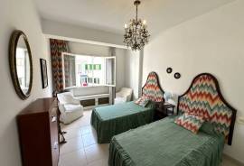 Spacious apartment on Paseo de Mallorca