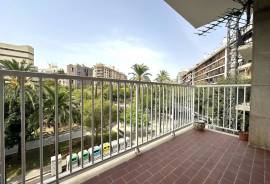 Spacious apartment on Paseo de Mallorca