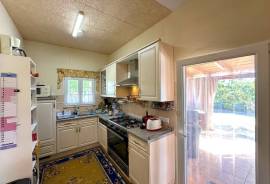 Well-kept and self-sufficient finca with Mediterranean garden near Llucmajor