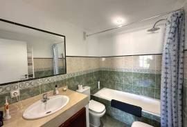 Short-term rental: Bright penthouse with rooftop terrace, pool and private parking