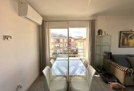 Short-term rental: Bright penthouse with rooftop terrace, pool and private parking