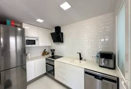 Short-term rental: Bright penthouse with rooftop terrace, pool and private parking