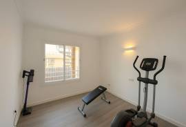 Short-term rental: Bright penthouse with rooftop terrace, pool and private parking