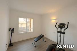 Short-term rental: Bright penthouse with rooftop terrace, pool and private parking