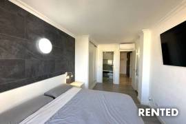 Short-term rental: Bright penthouse with rooftop terrace, pool and private parking