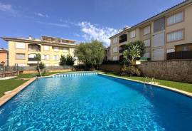Short-term rental: Bright penthouse with rooftop terrace, pool and private parking