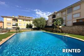 Short-term rental: Bright penthouse with rooftop terrace, pool and private parking