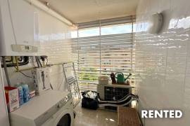 Short-term rental: Bright penthouse with rooftop terrace, pool and private parking