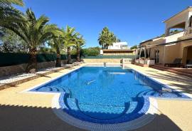 Exklusive Villa mit Meerblick und Design-Charakter in Vallgornera Exklusive Villa mit Meerblick und Design-Charakter in Vallgornera