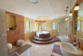 Exklusive Villa mit Meerblick und Design-Charakter in Vallgornera Exklusive Villa mit Meerblick und Design-Charakter in Vallgornera