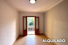 Amplio adosado con piscina