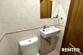 Spacious terraced house with pool
