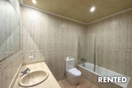 Spacious terraced house with pool