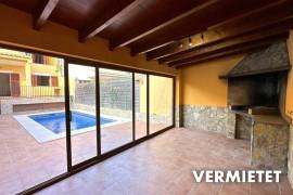 Geräumiges Reihenhaus mit Pool