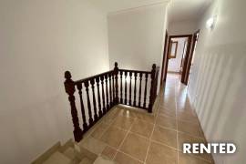 Spacious terraced house with pool