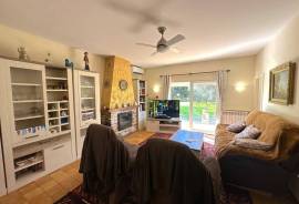 Finca cuidada y autosuficiente con jardín mediterráneo Finca cuidada y autosuficiente con jardín mediterráneo