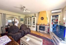 Finca cuidada y autosuficiente con jardín mediterráneo Finca cuidada y autosuficiente con jardín mediterráneo