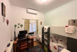 Finca cuidada y autosuficiente con jardín mediterráneo Finca cuidada y autosuficiente con jardín mediterráneo