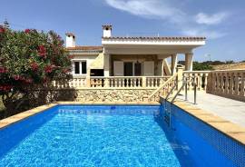 Renovated chalet with pool in good location