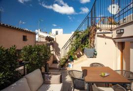 Luxussaniertes Penthouse-Studio mit wundervoller Terrasse im Herzen der Altstadt