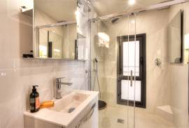 Luxussaniertes Penthouse-Studio mit wundervoller Terrasse im Herzen der Altstadt