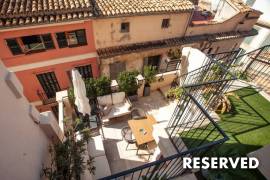 Luxury studio penthouse renovated and with spectacular terrace in the heart of the old town